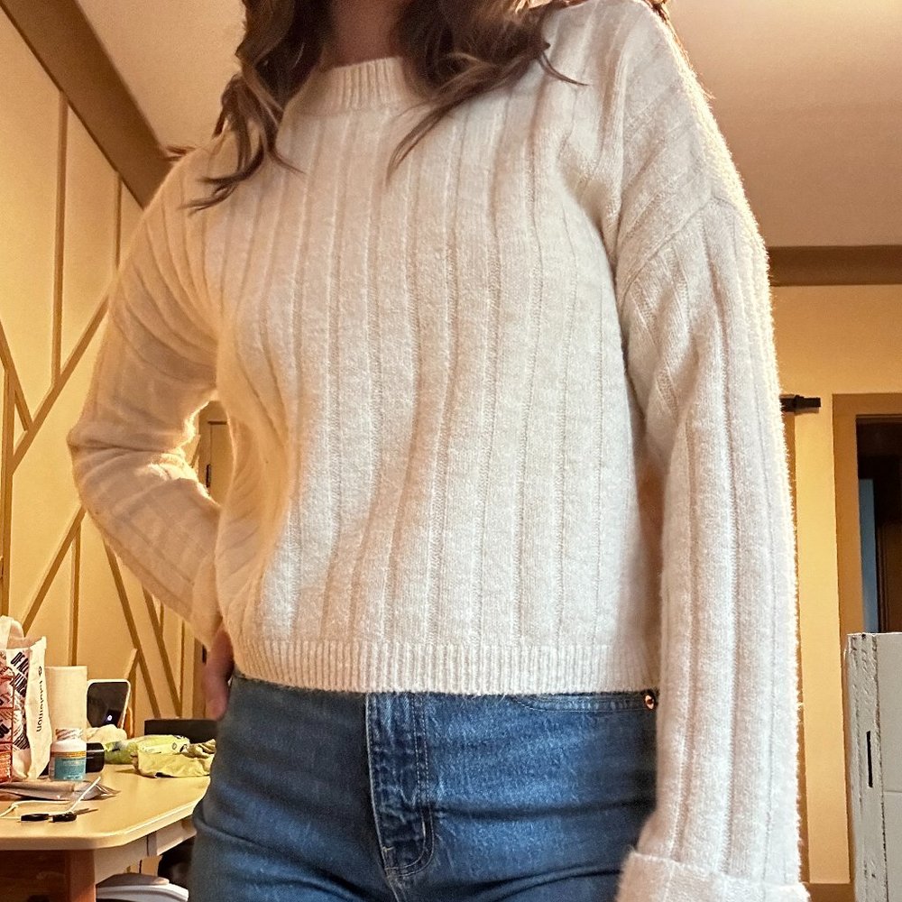 sweater - Picture 3 of 4